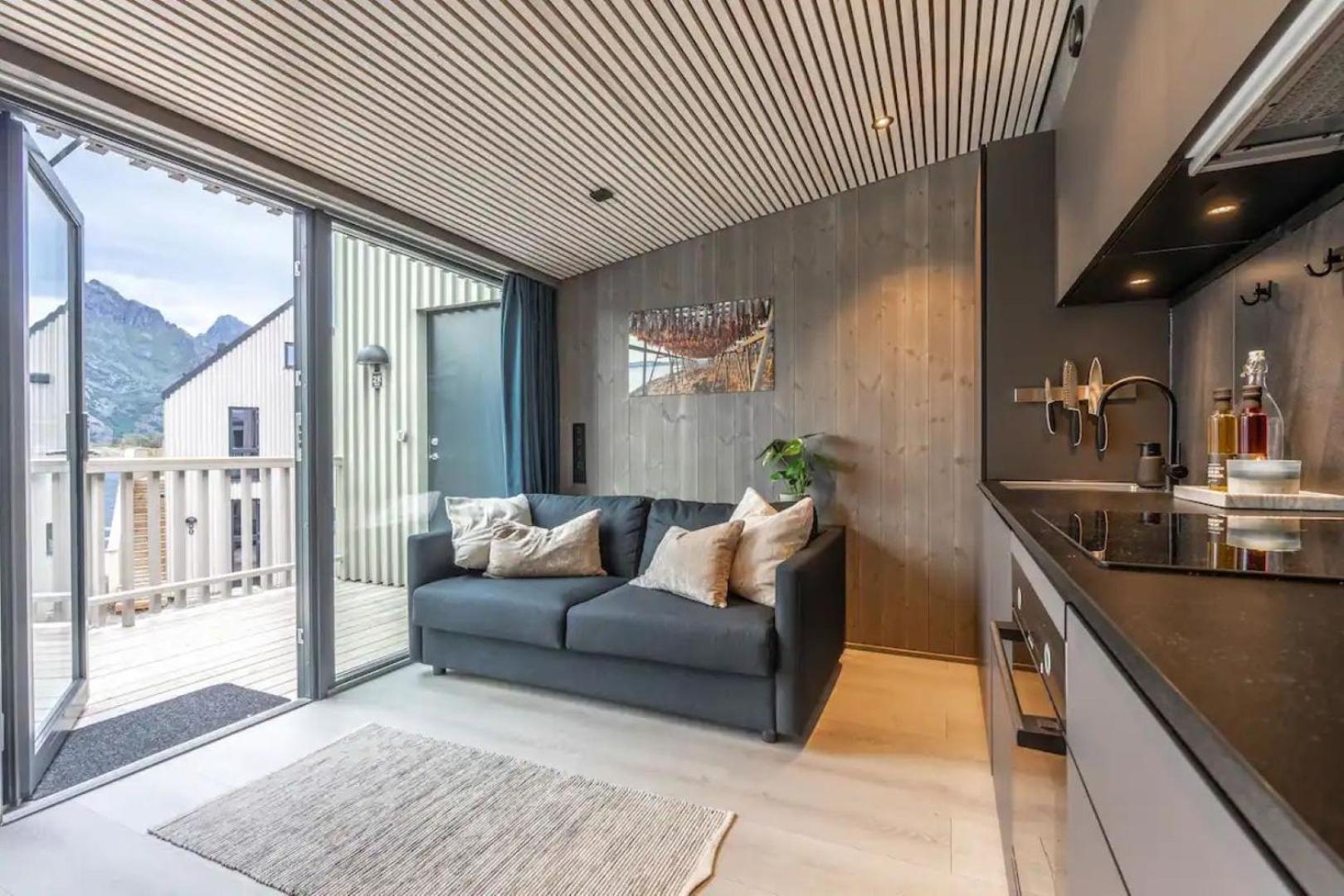 Modern Apartment By The Sea In Henningsvaer Exterior photo