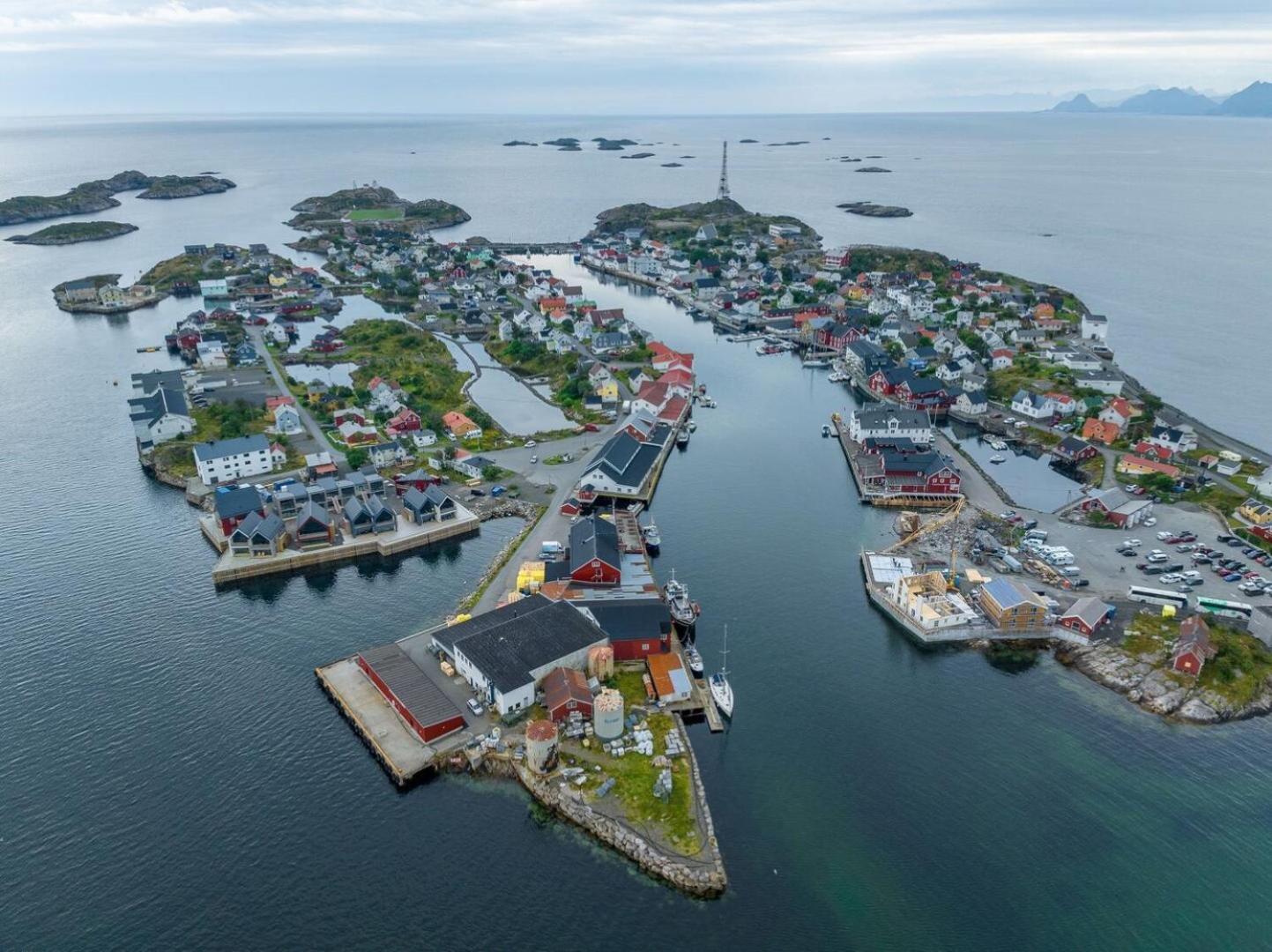Modern Apartment By The Sea In Henningsvaer Exterior photo